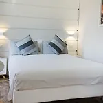 Vanity Bed & Breakfast 4*